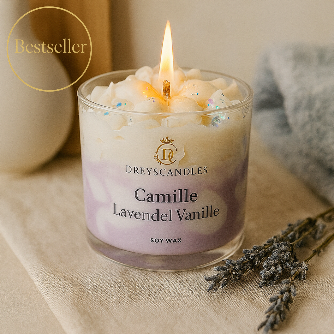 Lavendertraum – vegane Sojawachskerze mit Lavendel, Flieder und Vanille, in einem eleganten Glas mit Liebe handgegossen