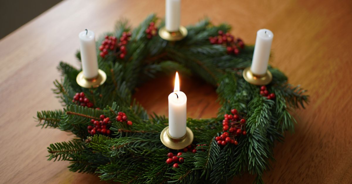 Wie viele Kerzen hatte der erste Adventskranz