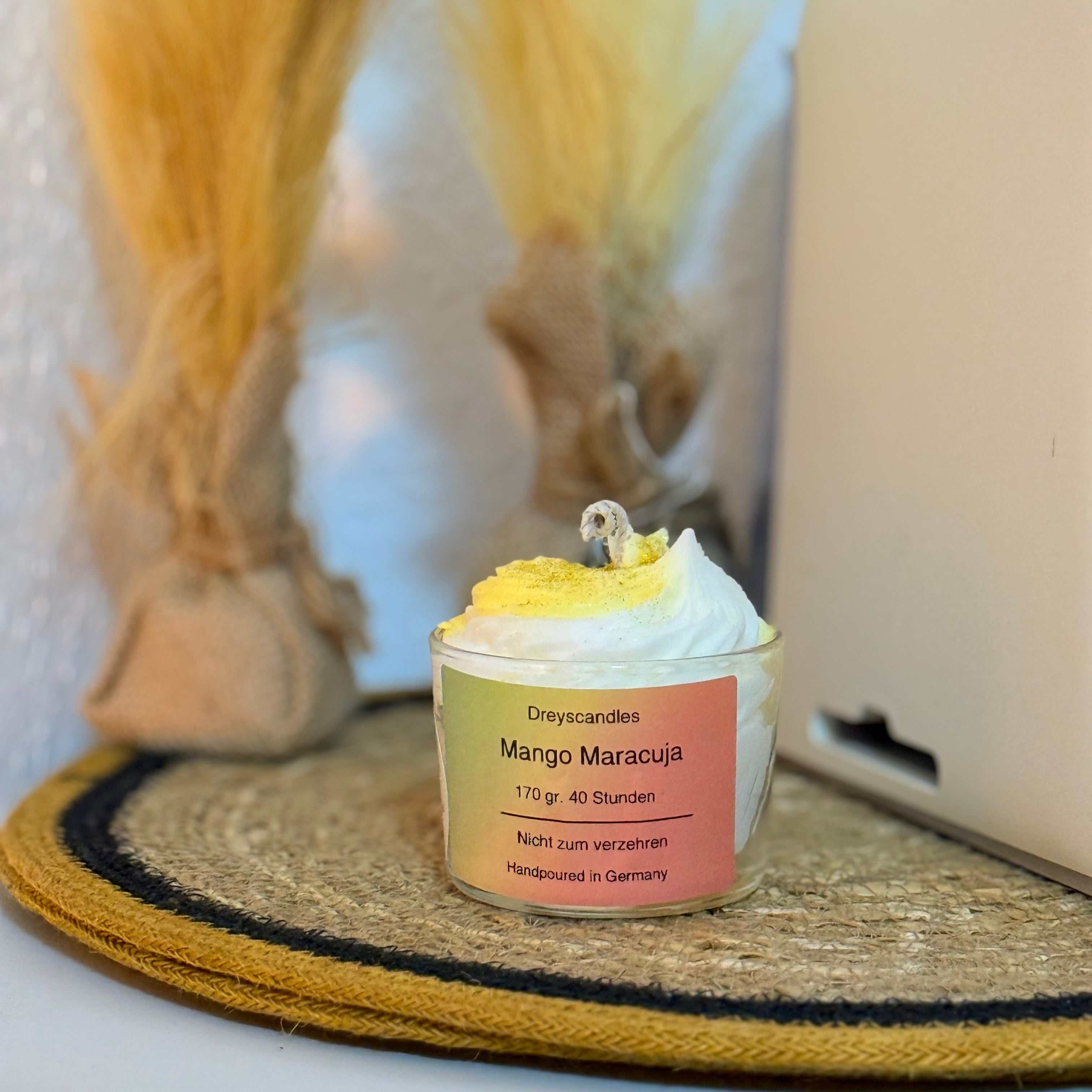 Sommerlich-fruchtige Duftkerze Mango Maracuja im stilvollen Glas, 100 % natürliches Sojawachs und Baumwoll-Docht